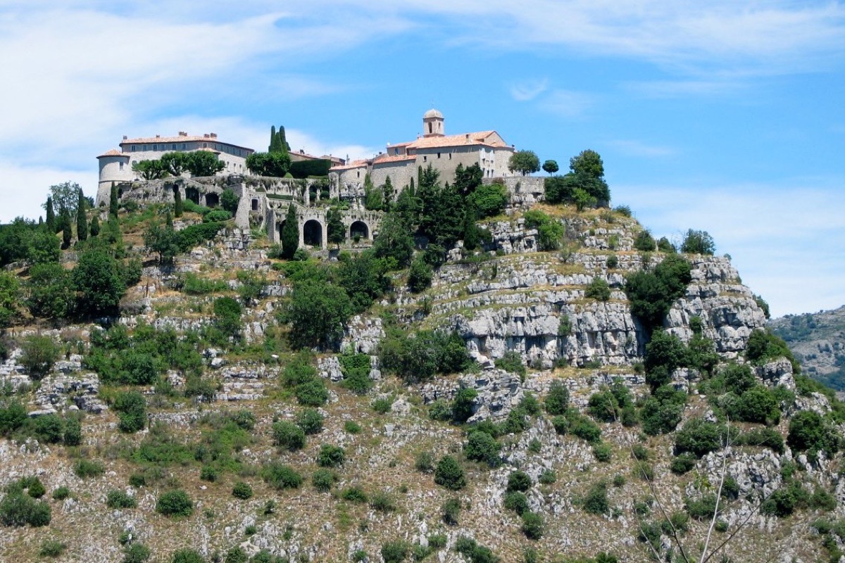 La route des villages perchés de l'arrière-pays