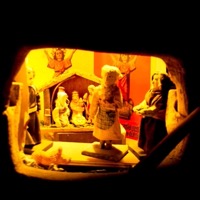 Crèche installée dans un passage voûté du village de Lucéram