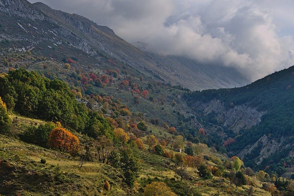 Plateau landscape above Bramafan, on the mountain-bike route accessible from Pont-du-Loup