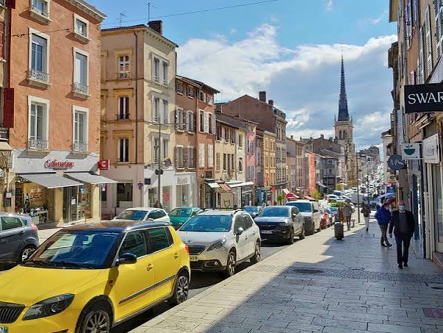 Stroll through Old Villefranche