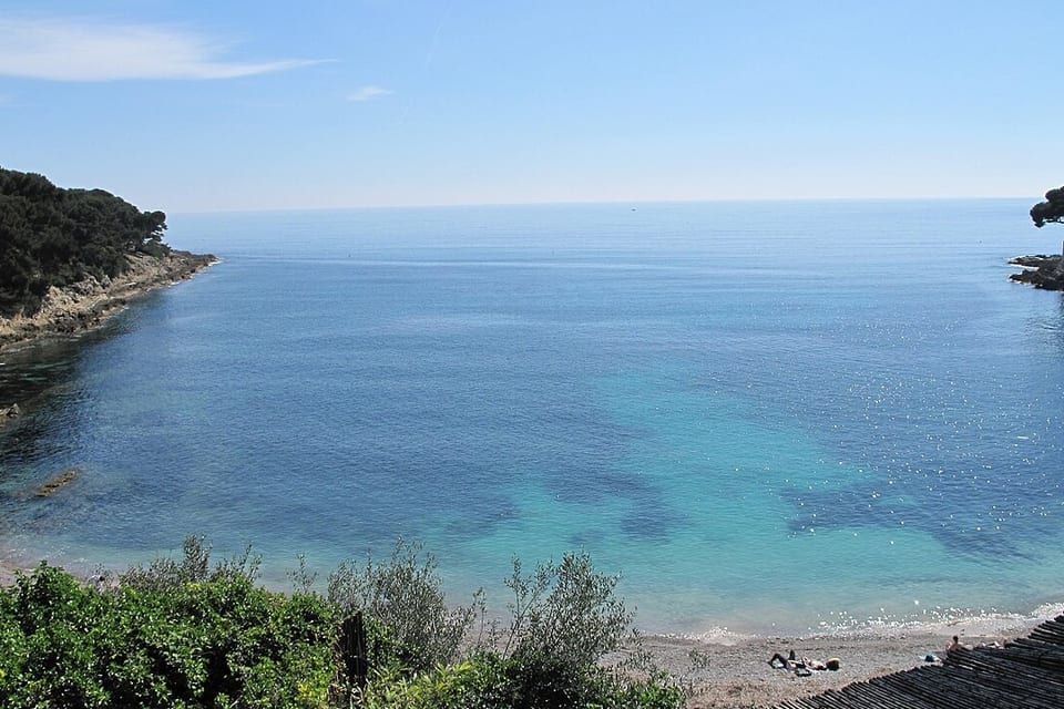 Cove at Plage des Fossettes on Cap Ferrat, a marked snorkelling trail