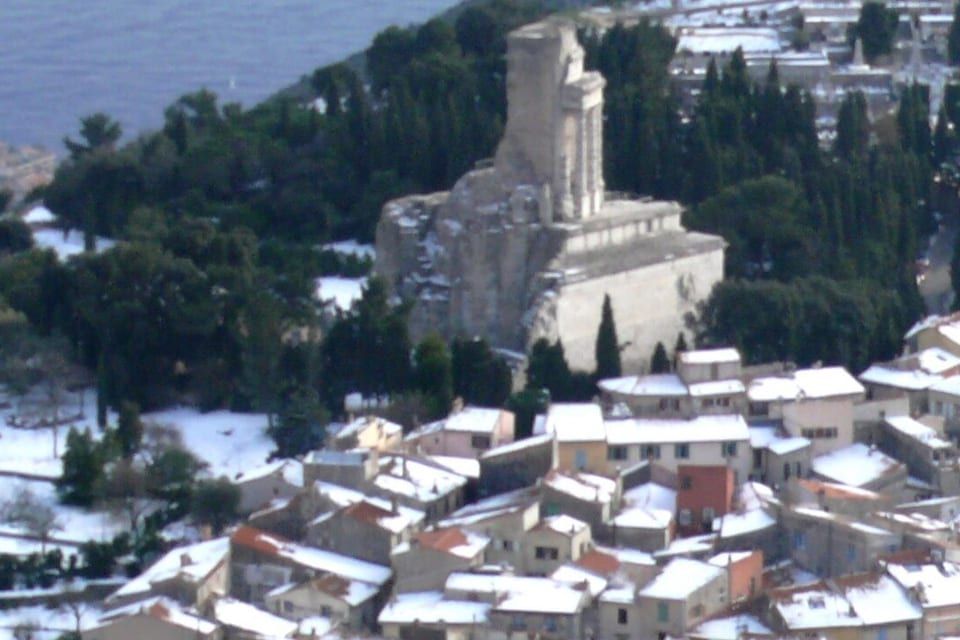 The Trophy of Augustus seen from Mont Bataille, the viewpoint of the loop hike