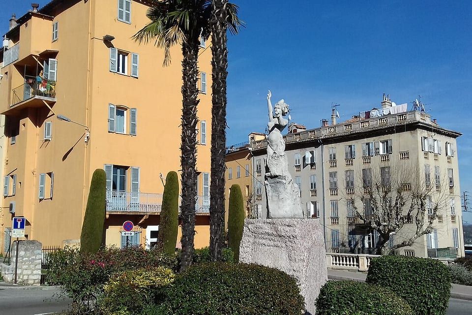 Place de la Foux in Grasse, near restaurant Le Petit Caboulot